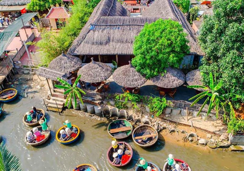 Top 10 hoạt động giải trí mà bạn “không thể bỏ qua” tại Rừng Dừa Bảy Mẫu