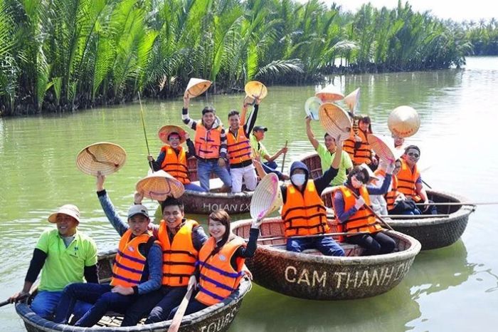 Đi rừng dừa Bảy Mẫu cùng gia đình có gì vui?
