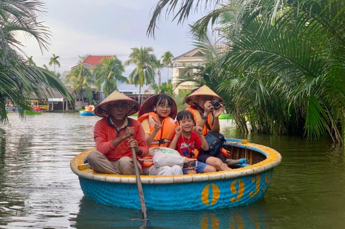 Đi rừng dừa Bảy Mẫu cùng gia đình có gì vui?