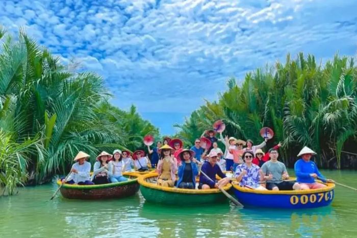 Đi rừng dừa Bảy Mẫu cùng gia đình có gì vui?