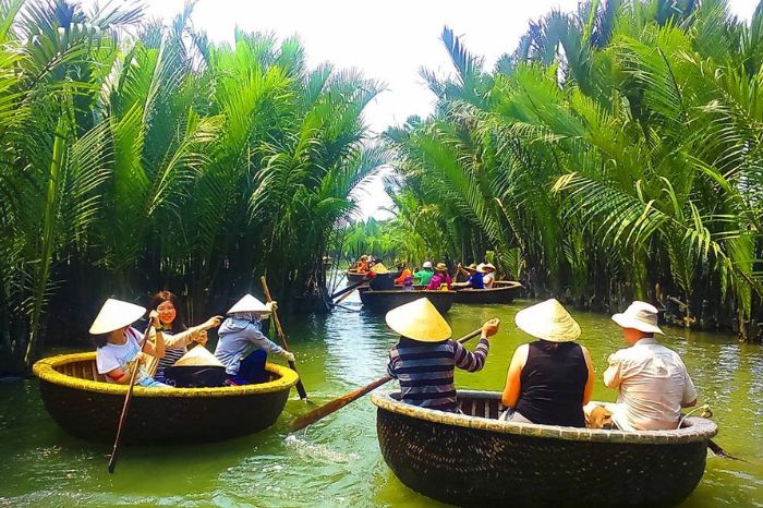 Đi rừng dừa Bảy Mẫu cùng gia đình có gì vui?