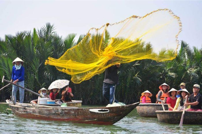 Đi rừng dừa Bảy Mẫu cùng gia đình có gì vui?