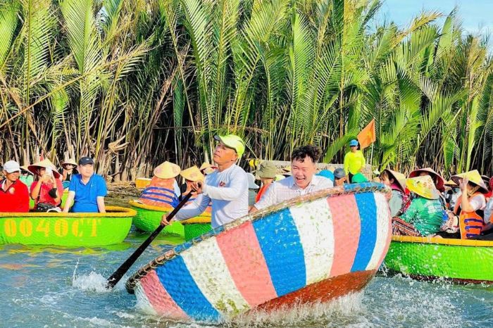Tour Rừng Dừa Bảy Mẫu phù hợp cho team building