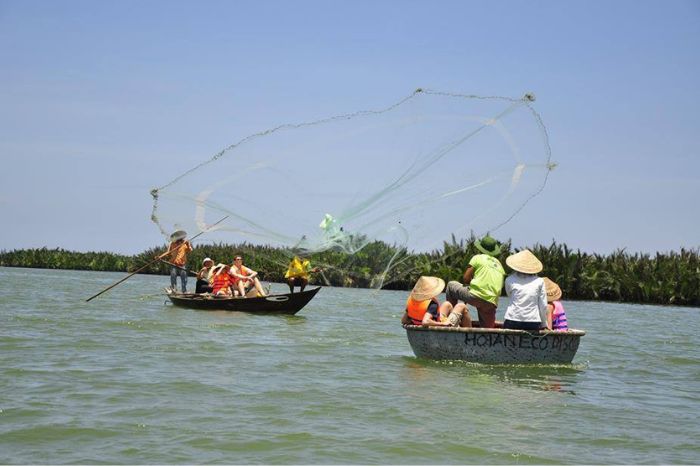 Trải nghiệm làm ngư dân tại Rừng Dừa Bảy Mẫu