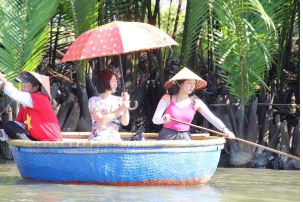 Trải nghiệm làm ngư dân tại Rừng Dừa Bảy Mẫu